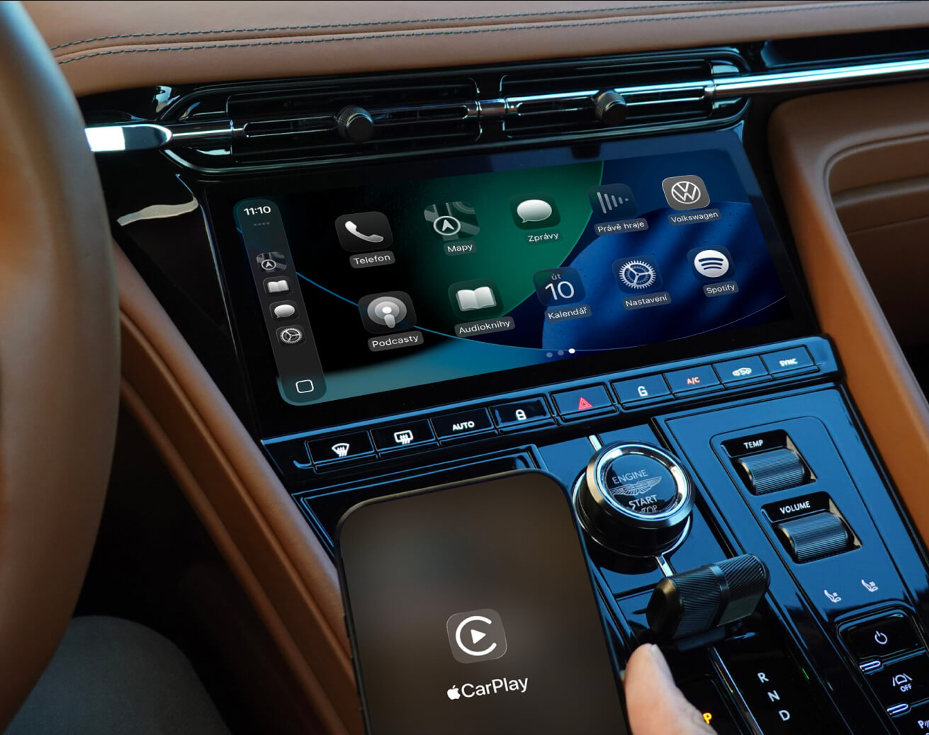 <h4>Refreshed CarPlay interface</h4>